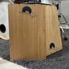 Pele Tampa Frontal para Cajon D’Groove - Peça Original de Reposição com Furos de Fixação (Compatível com diversos Cajons)